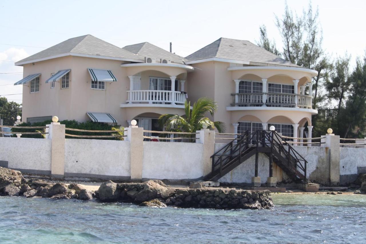 Villa Triplets On The Bay à Montego Bay Extérieur photo