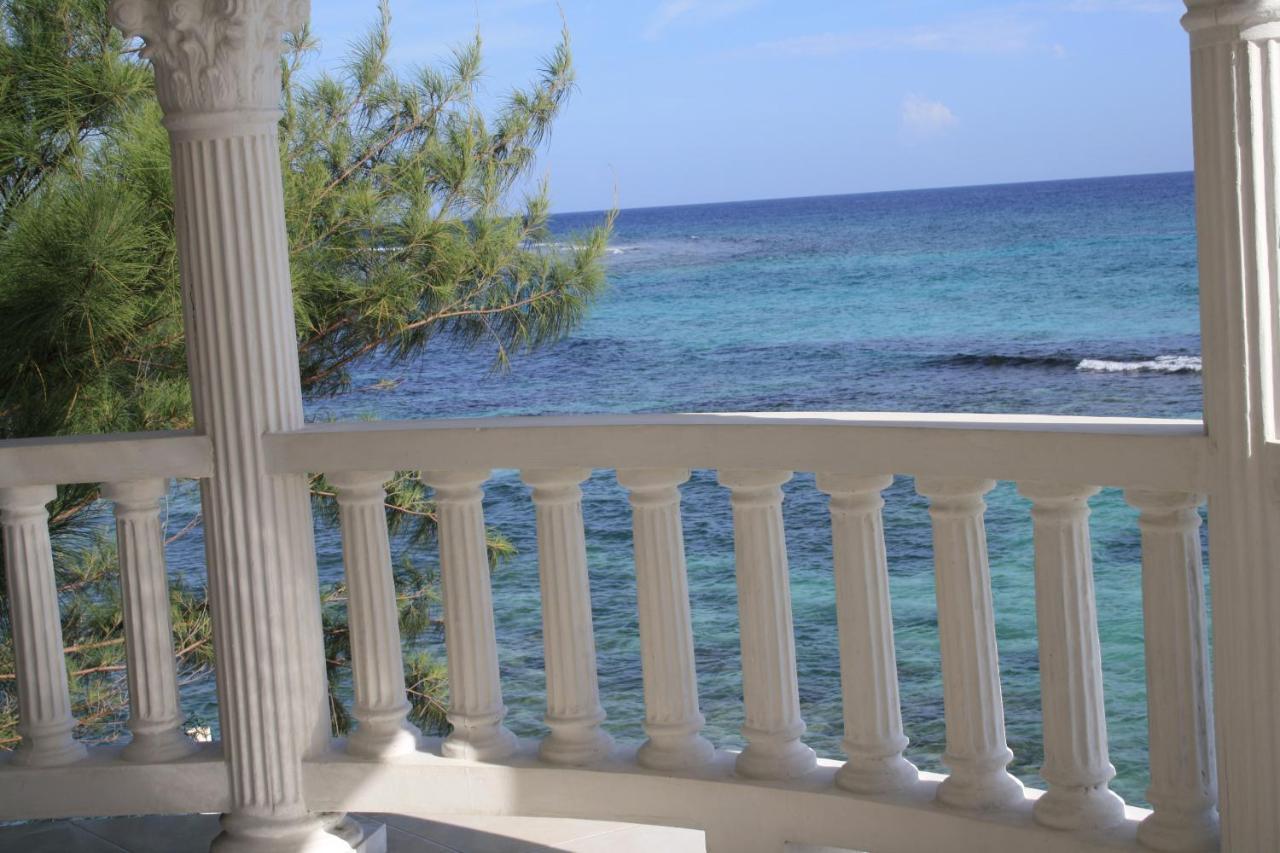 Villa Triplets On The Bay à Montego Bay Extérieur photo